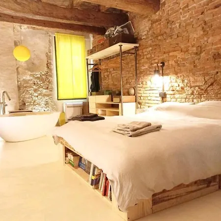 Loft&art شقة فيرّارا